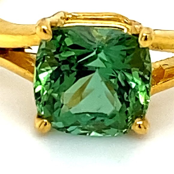 Green Tourmaline 2.40ct Solid 18K Yellow Gold Ring - Picture 7 of 7